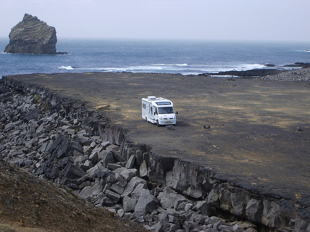 Met je eigen camper naar IJsland - Nan van der Meulen