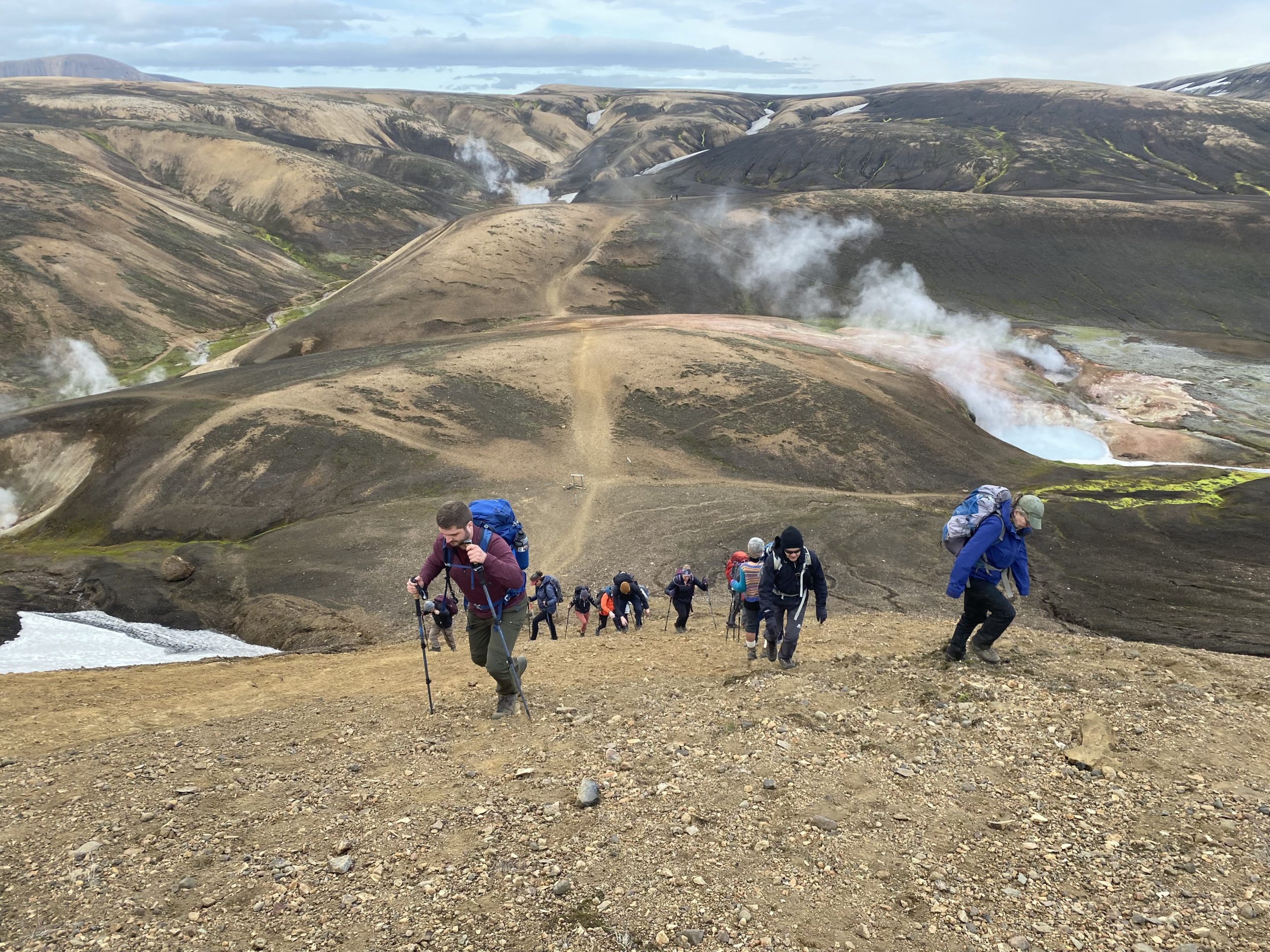 Laugavegur Groepsreis Anna Rottier - 28 juli - groep de berg op - 25x IJsland mooiste plekken